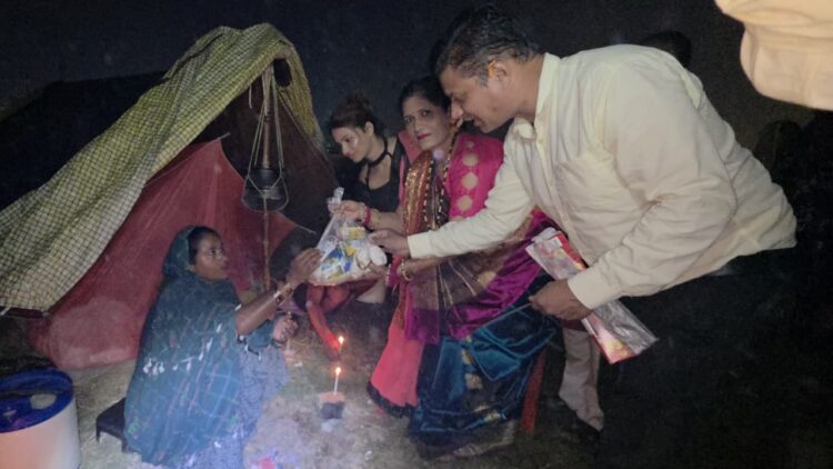 रुद्रपुर की गलियों में बाँटी खुशियाँ: ड्रीमर्स केयर फाउंडेशन ने जरूरतमंदों संग मनाई दिवाली